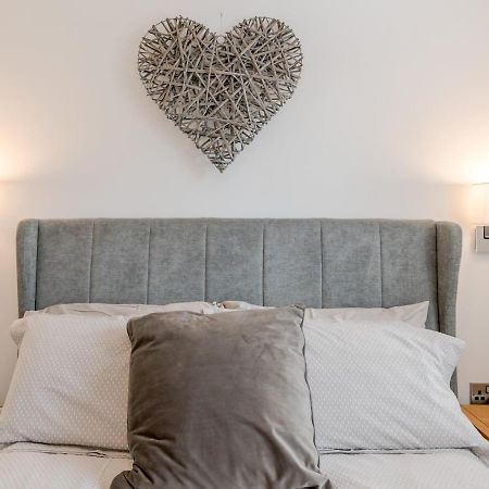 Pass The Keys 1 Bed Albury Contemporary Apartment With Secure Parking Shrewsbury Eksteriør billede